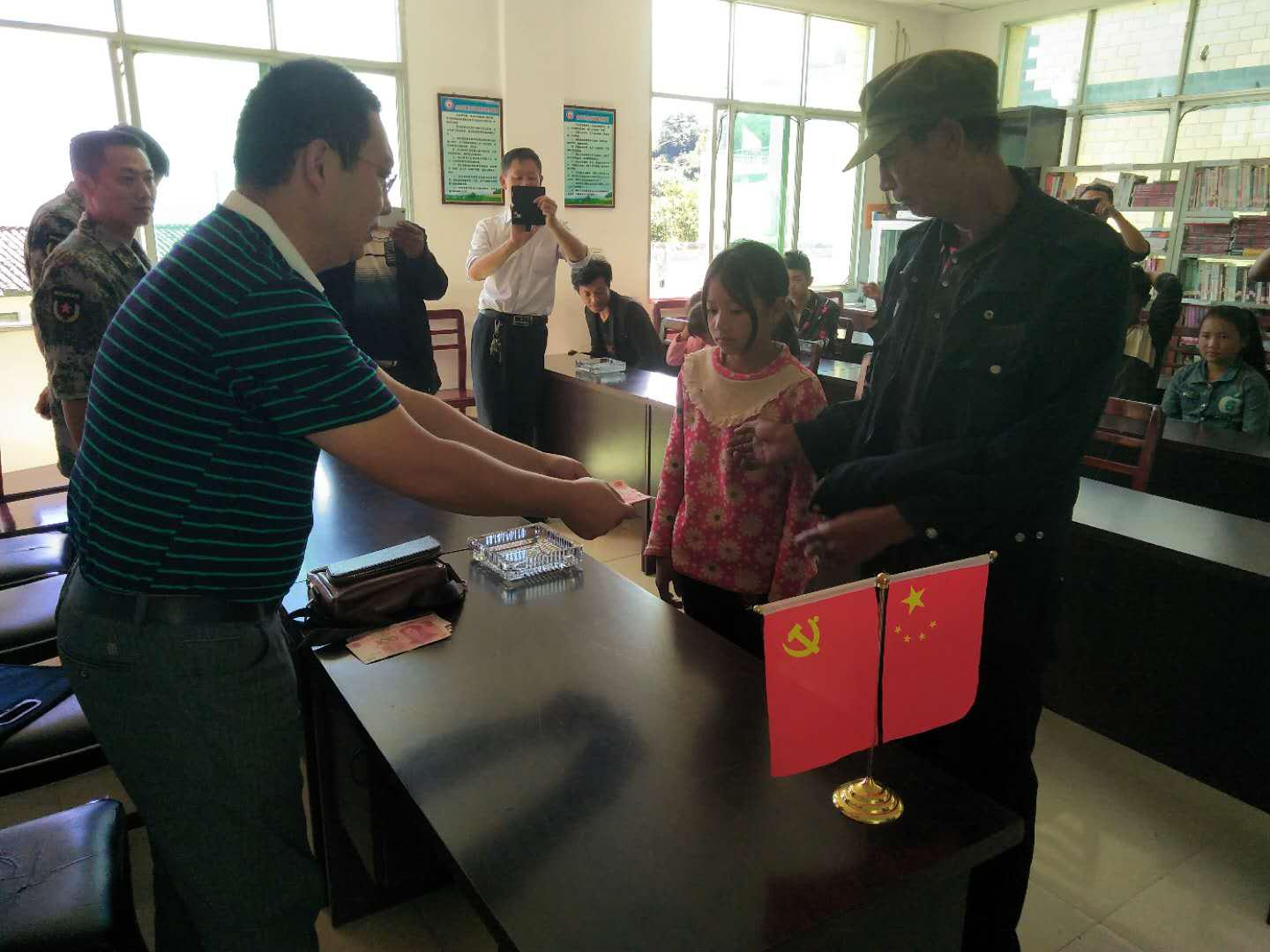 会理县基督教爱国会资助小黑箐镇茨竹村少数民族贫困生