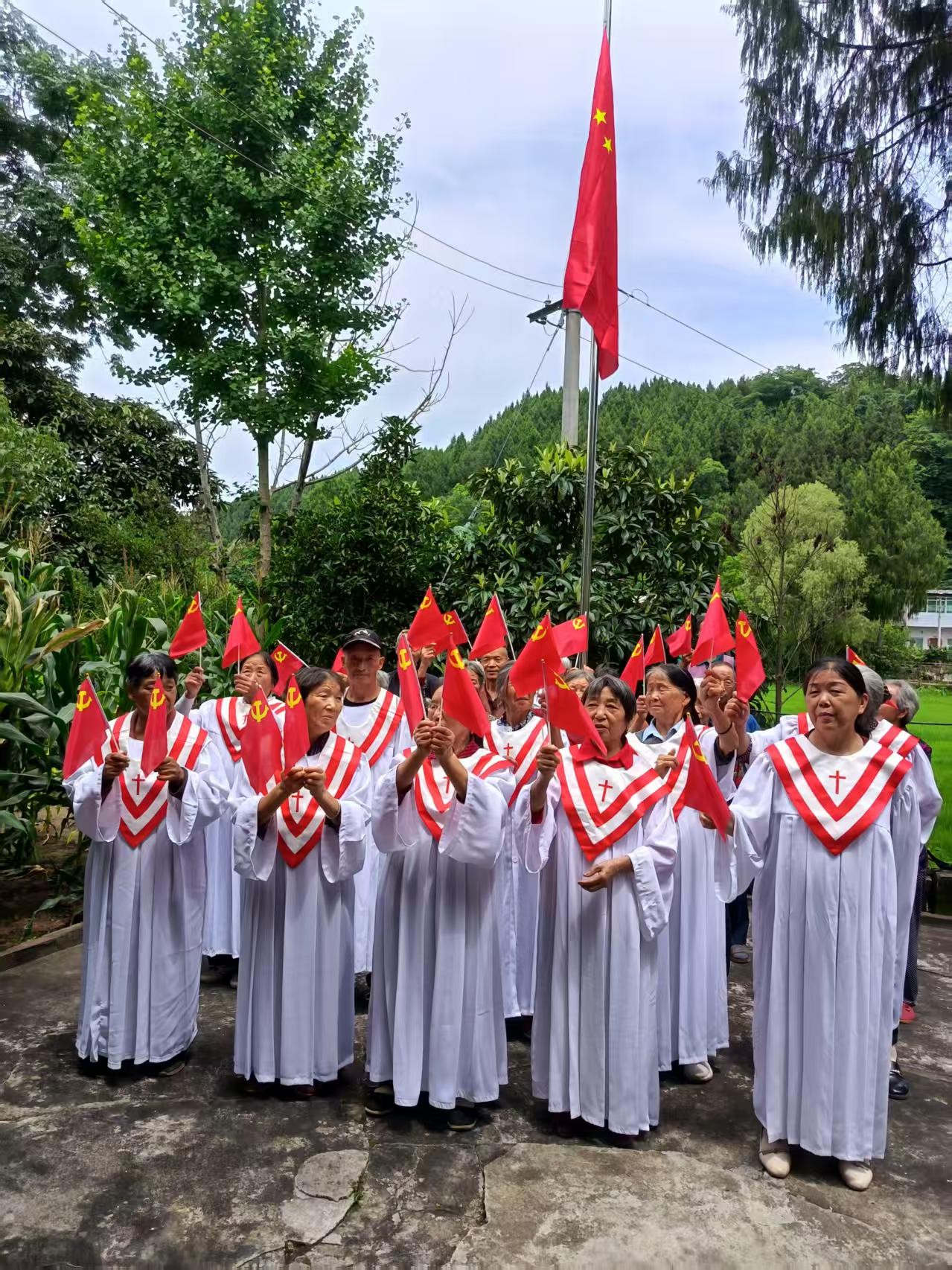同升一面旗 共祝祖国好——我省各地基督教堂举行庆国庆升国旗仪式