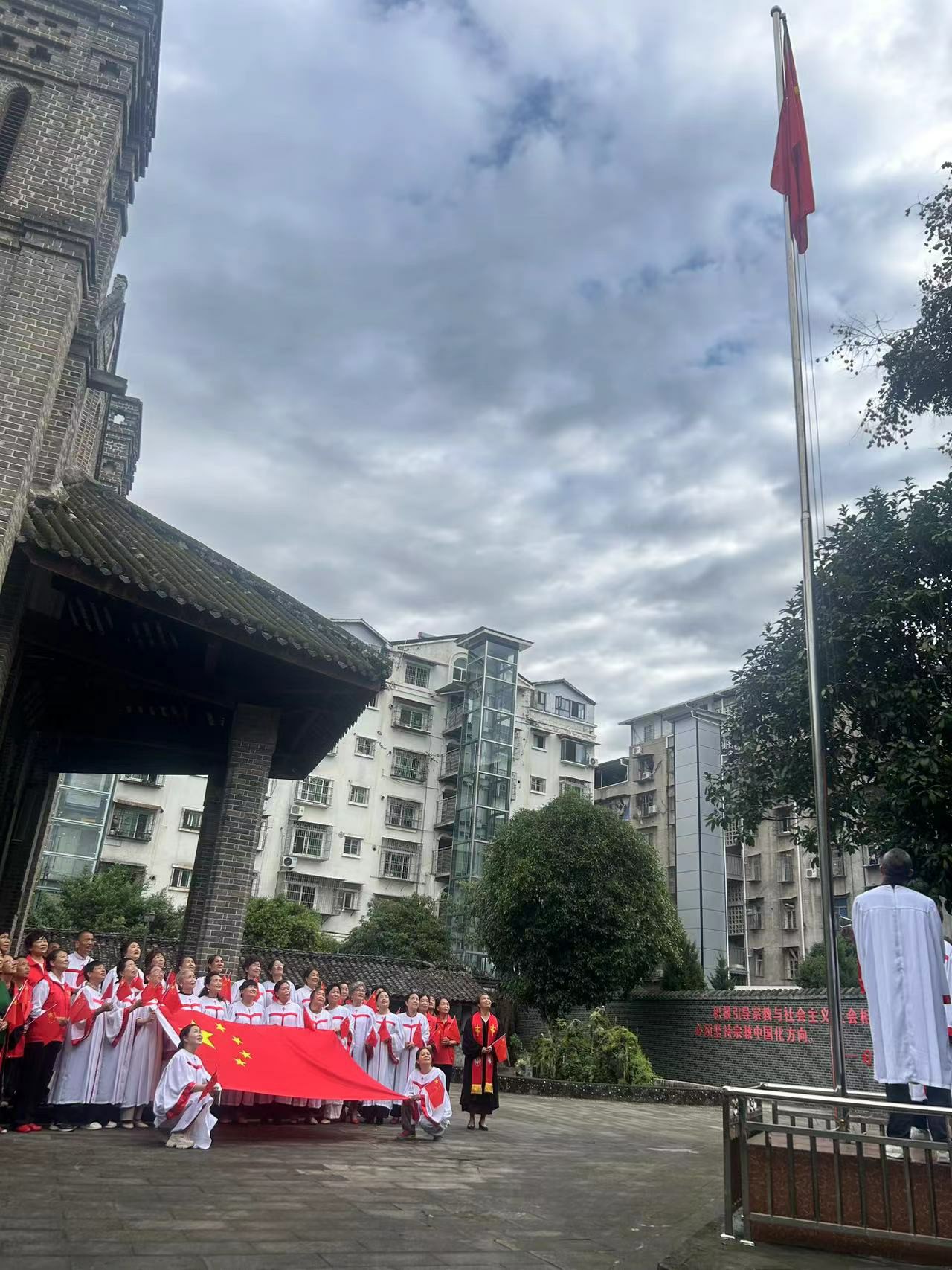 同升一面旗 共祝祖国好——我省各地基督教堂举行庆国庆升国旗仪式